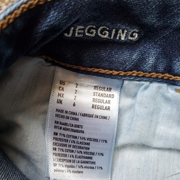 American Eagle destroyed jegging, size 2 - Picture 7 of 7